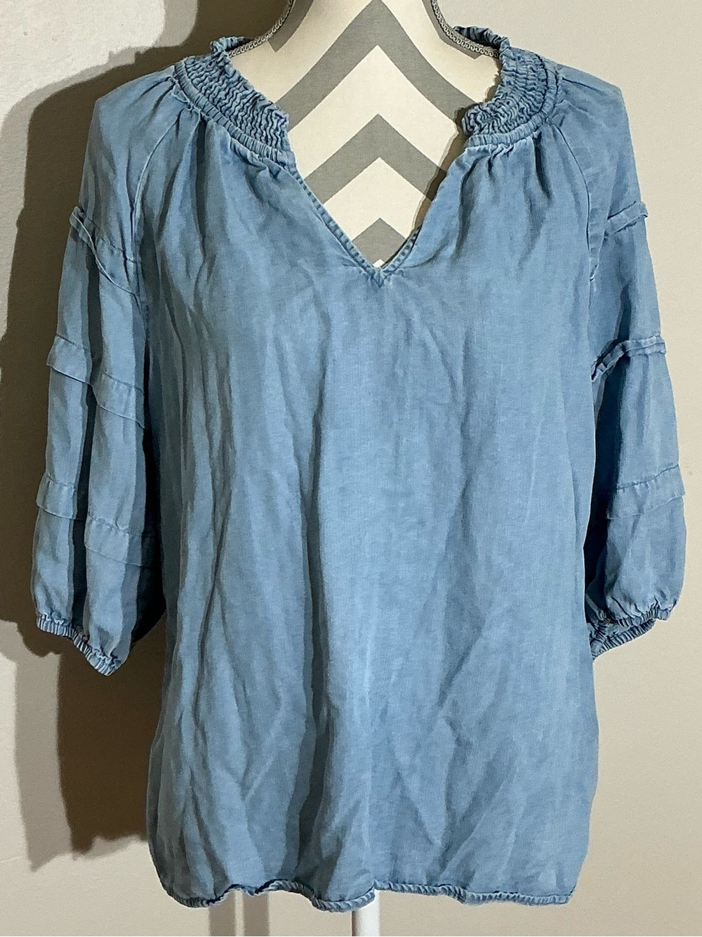 The Pioneer Woman Large Sky Blue V Neck Blouse Lyocell